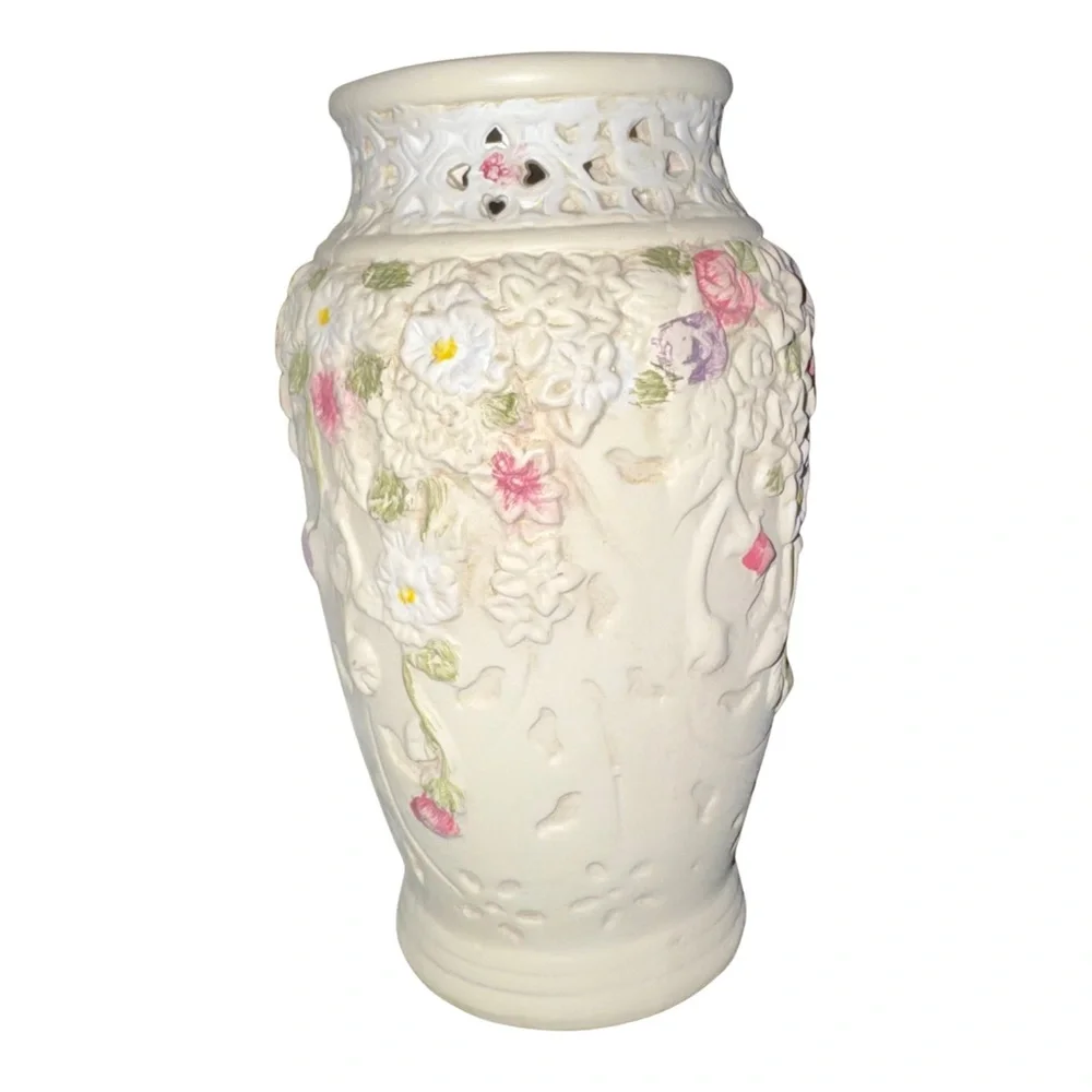VTG H’s Collection White Floral Ceramic Vase Lace Top Boho Decor 8”